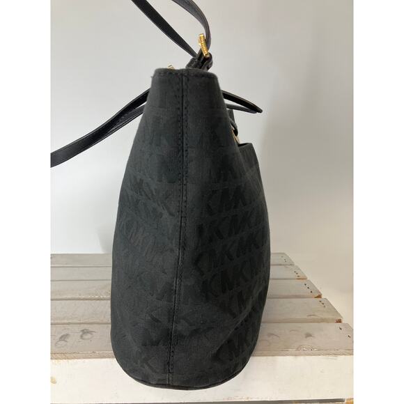 MICHAEL KORS, LARGE BLACK SIGNATURE PRINT CANVAS SHOULDER BAG - Picture 5 of 16